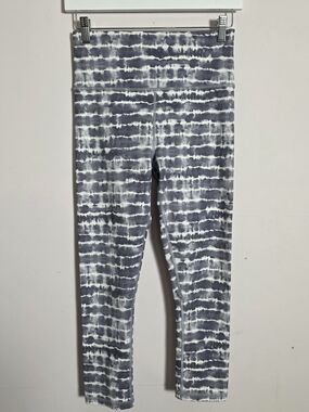 Athleta Elation Printed Capri ST Small Tall Gray Tie Dye Leggings High Rise Yoga